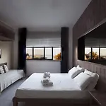 Oda ve Kahvaltı Lo Scoglio - E Movida