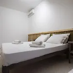Lo Scoglio - E Movida