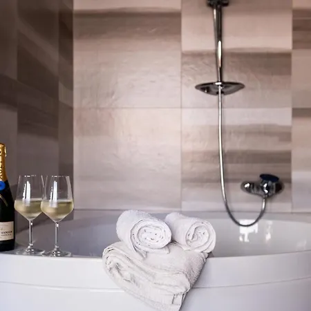 Lo Scoglio - E Movida Bed & Breakfast