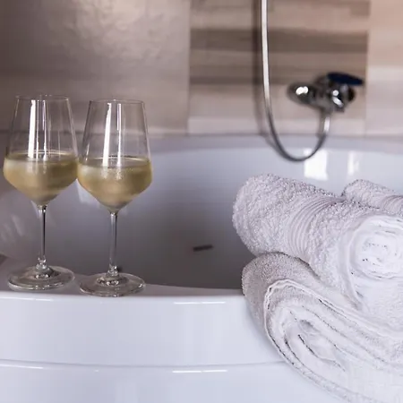 Lo Scoglio - E Movida Bed & Breakfast *