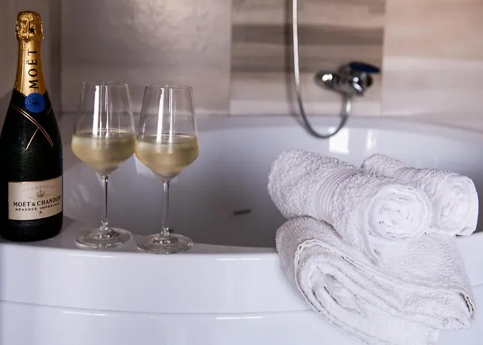 Lo Scoglio - E Movida Bed & Breakfast 3*